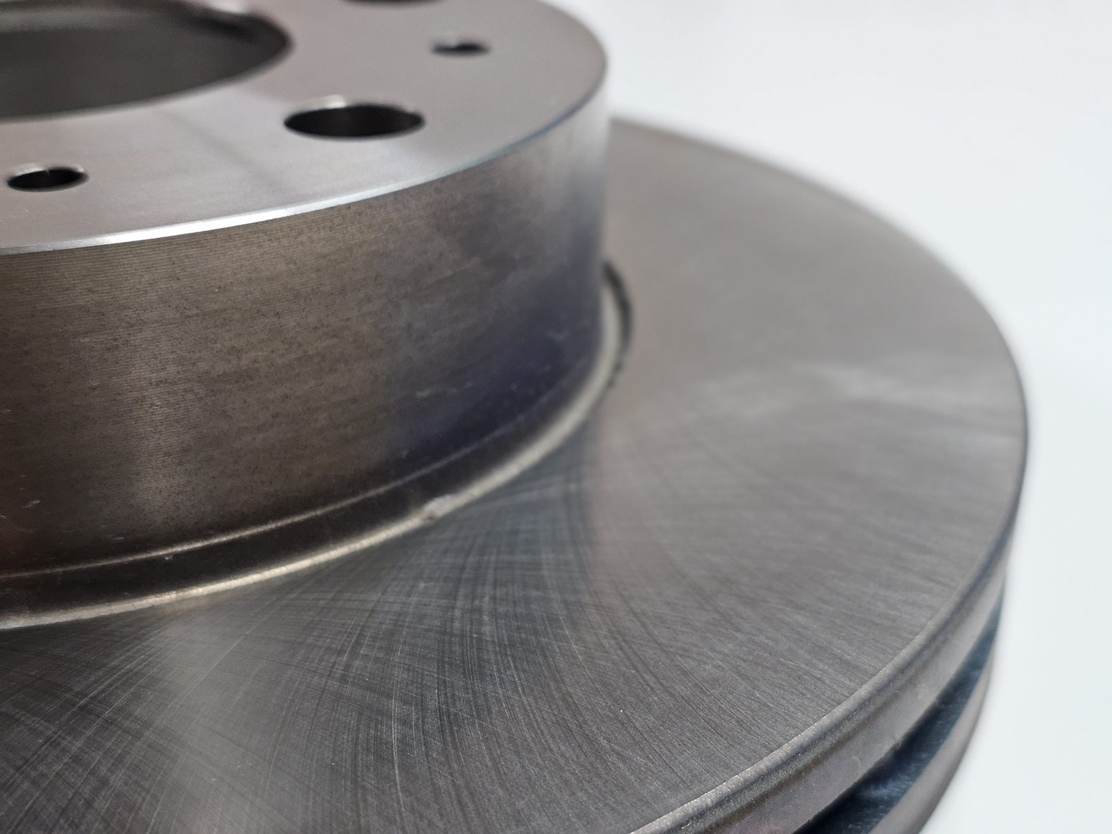 Nahaufnahme der hartbeschichteten Reibfläche (Hard Coated Disc) einer GOTEC LongLife Bremsscheibe